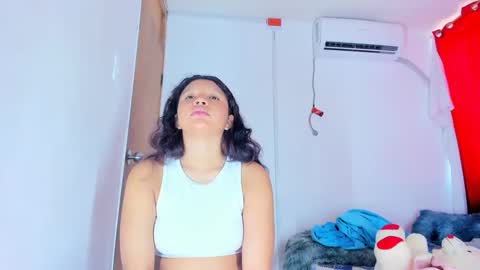 Snapshot of emilly_coper18 chatting on 09-23-25, 02:09 emily online show from 09-23-25, 02:09