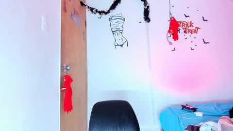 Snapshot of emilly_coper18 chatting on 10-12-25, 01:21 emily online show from 10-12-25, 01:21