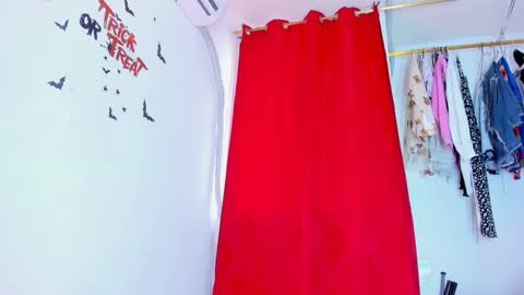 Snapshot of emilly_coper18 chatting on 11-03-25, 06:42 emily online show from 11-03-25, 06:42