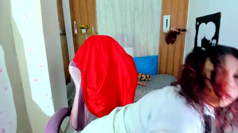 Snapshot of emilly_coper18 chatting on 07-06-26, 02:14 emily online show from 07-06-26, 02:14