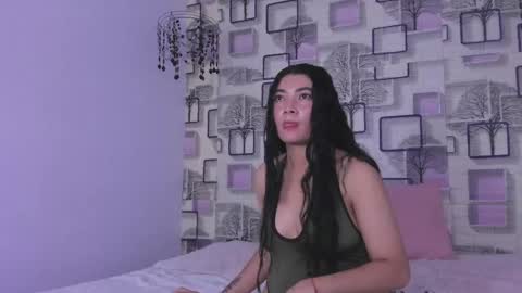 Snapshot of emilly_duque chatting on 05-14-26, 03:35 Emilly online show from 05-14-26, 03:35