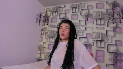 Snapshot of emilly_duque chatting on 05-19-26, 03:57 Emilly online show from 05-19-26, 03:57