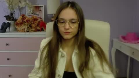 Emilly online show from 02-14-25, 07:49