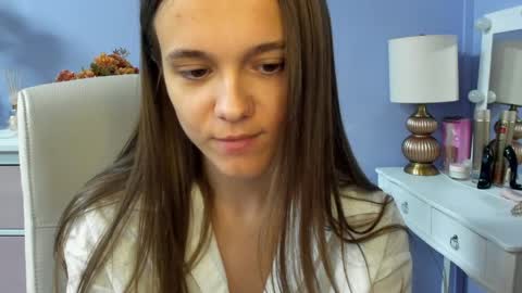 Emilly online show from 05-06-26, 06:30