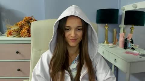 Emilly online show from 05-30-26, 06:43