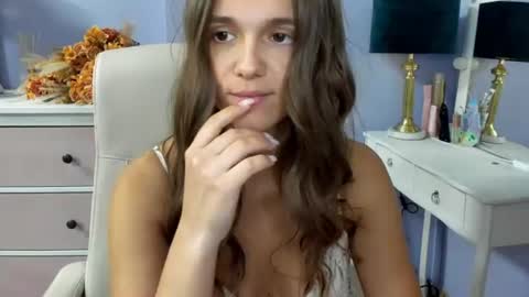 Emilly online show from 06-15-26, 06:48