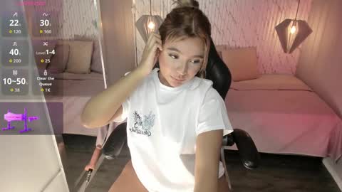Snapshot of emilly_mell chatting on 04-09-26, 11:59 emilly_mell online show from 04-09-26, 11:59