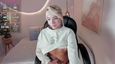 Snapshot of emilly_mell chatting on 06-13-26, 12:03 emilly_mell online show from 06-13-26, 12:03