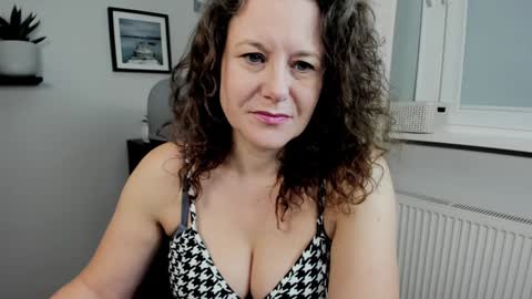 Snapshot of emilly_xkiss chatting on 12-08-24, 07:26 Emilly online show from 12-08-24, 07:26