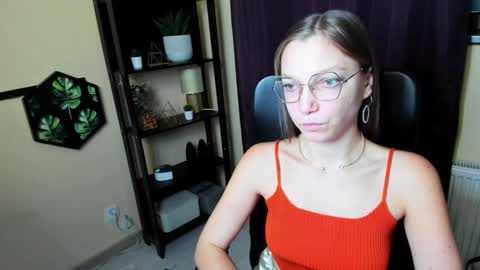 Snapshot of emilly_xkiss chatting on 02-06-25, 06:24 Emilly online show from 02-06-25, 06:24