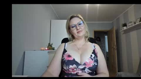 Snapshot of emillykiss chatting on 02-06-26, 08:51 EmillyLove online show from 02-06-26, 08:51
