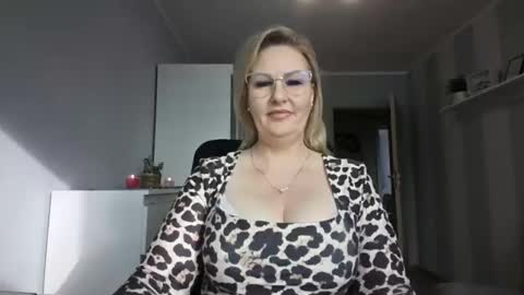 Snapshot of emillykiss chatting on 02-18-26, 08:54 EmillyLove online show from 02-18-26, 08:54