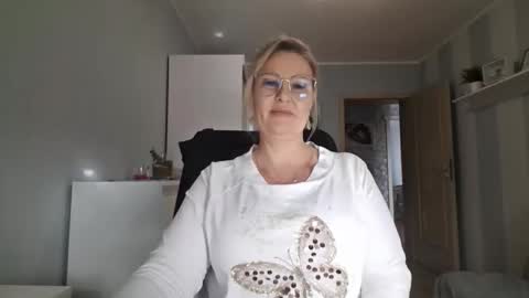 Snapshot of emillykiss chatting on 03-02-26, 10:33 EmillyLove online show from 03-02-26, 10:33