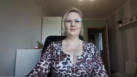 Snapshot of emillykiss chatting on 03-04-26, 07:25 EmillyLove online show from 03-04-26, 07:25