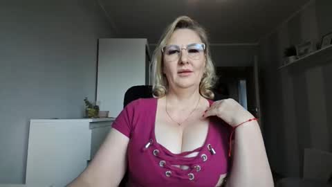 Snapshot of emillykiss chatting on 03-10-26, 07:35 EmillyLove online show from 03-10-26, 07:35