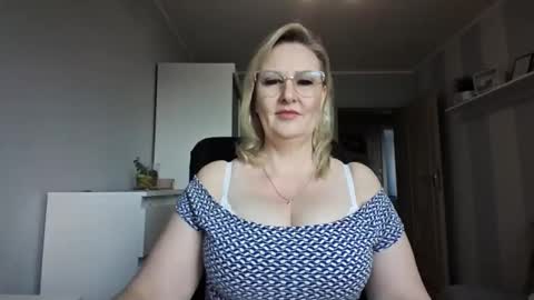 Snapshot of emillykiss chatting on 03-11-26, 07:25 EmillyLove online show from 03-11-26, 07:25