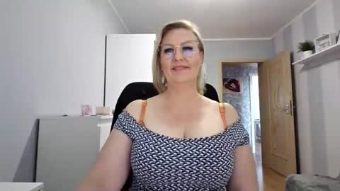 Snapshot of emillykiss chatting on 03-28-26, 12:05 EmillyLove online show from 03-28-26, 12:05
