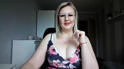 Snapshot of emillykiss chatting on 03-30-26, 08:04 EmillyLove online show from 03-30-26, 08:04