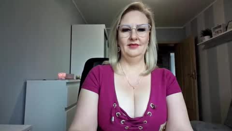 Snapshot of emillykiss chatting on 03-31-26, 07:09 EmillyLove online show from 03-31-26, 07:09