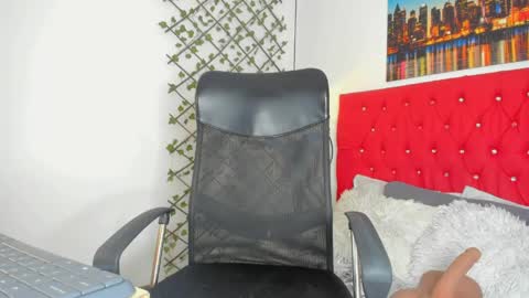 Emily online show from 04-21-26, 01:06