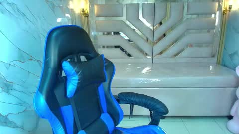 Emily online show from 02-02-26, 01:21