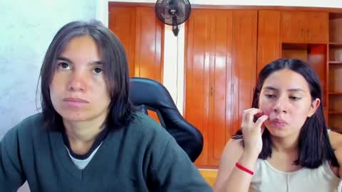 Emily and Soffy online show from 05-11-26, 12:00