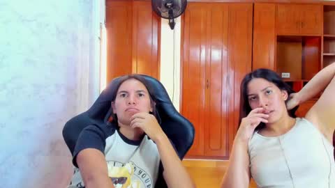 Emily and Soffy online show from 05-11-26, 02:45