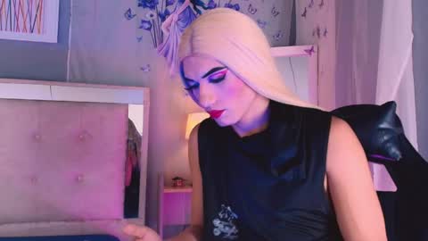 emily_castillo1_ online show from 04-03-26, 05:05