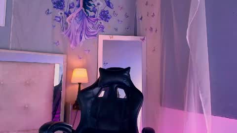 emily_castillo1_ online show from 05-10-26, 05:56