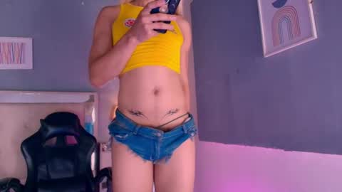 emily_castillo1_ online show from 06-18-26, 09:14