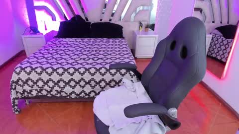 Emily online show from 02-13-25, 10:34