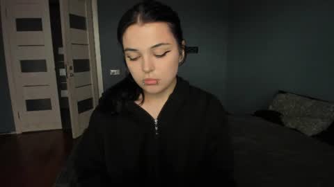 emily_ferra online show from 06-15-26, 04:58