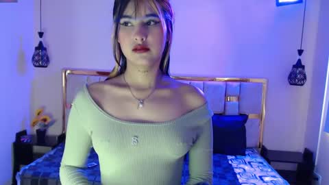 Snapshot of emily_fox_3 chatting on 01-28-25, 12:11 emily fox 3 online show from 01-28-25, 12:11