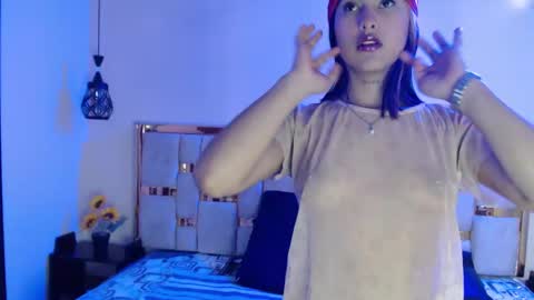 Snapshot of emily_fox_3 chatting on 01-31-25, 12:18 emily fox 3 online show from 01-31-25, 12:18