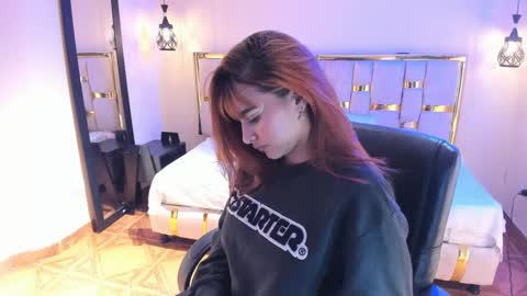 Snapshot of emily_fox_3 chatting on 09-30-25, 03:33 emily fox 3 online show from 09-30-25, 03:33