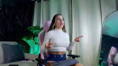 Snapshot of emily_foxx01 chatting on 03-24-26, 12:15 Emily foxx01 online show from 03-24-26, 12:15