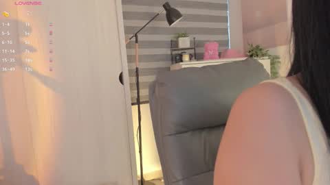 EmilyKenner  Independent model  online show from 11-04-25, 10:47