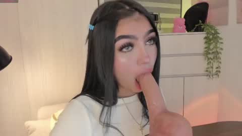 EmilyKenner  Independent model  online show from 06-21-26, 01:13