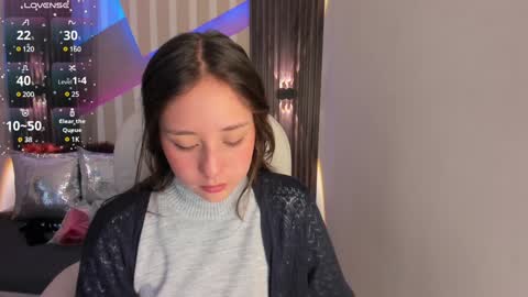 Snapshot of emily_layton chatting on 12-16-24, 03:43 Emily online show from 12-16-24, 03:43