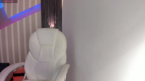 Snapshot of emily_layton chatting on 12-30-24, 03:24 Emily online show from 12-30-24, 03:24