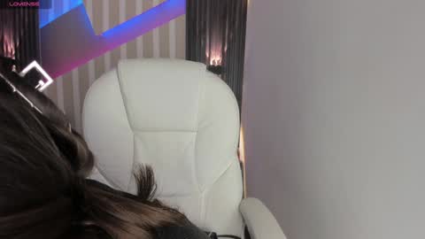 Snapshot of emily_layton chatting on 01-21-25, 02:37 Emily online show from 01-21-25, 02:37