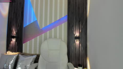 Snapshot of emily_layton chatting on 01-29-25, 05:35 Emily online show from 01-29-25, 05:35