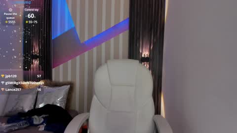 Snapshot of emily_layton chatting on 02-07-25, 07:59 Emily online show from 02-07-25, 07:59