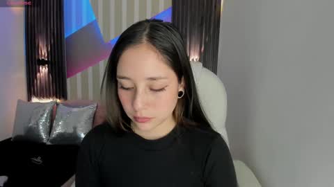 Snapshot of emily_layton chatting on 02-09-25, 04:29 Emily online show from 02-09-25, 04:29