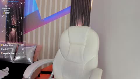 Snapshot of emily_layton chatting on 02-10-25, 09:04 Emily online show from 02-10-25, 09:04