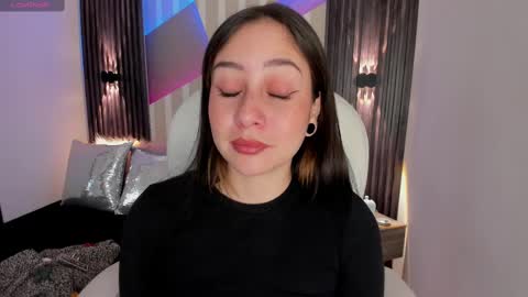 Snapshot of emily_layton chatting on 02-11-25, 02:46 Emily online show from 02-11-25, 02:46