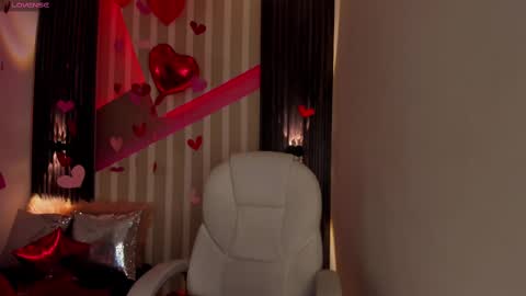 Snapshot of emily_layton chatting on 02-14-25, 02:33 Emily online show from 02-14-25, 02:33