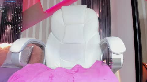 Snapshot of emily_layton chatting on 03-12-25, 04:56 Emily online show from 03-12-25, 04:56