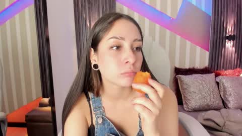 Snapshot of emily_layton chatting on 09-16-25, 02:51 Emily online show from 09-16-25, 02:51