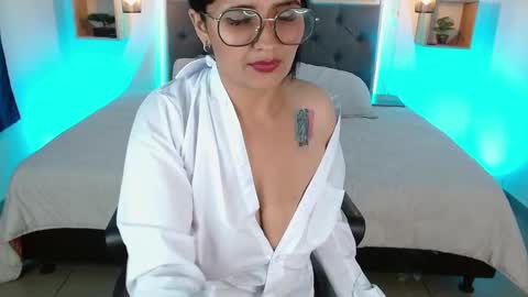 Snapshot of emily_leinn chatting on 01-13-25, 04:08 E M I L Y online show from 01-13-25, 04:08